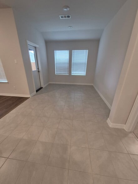 Building Photo - 3041 Hollybrook Ln