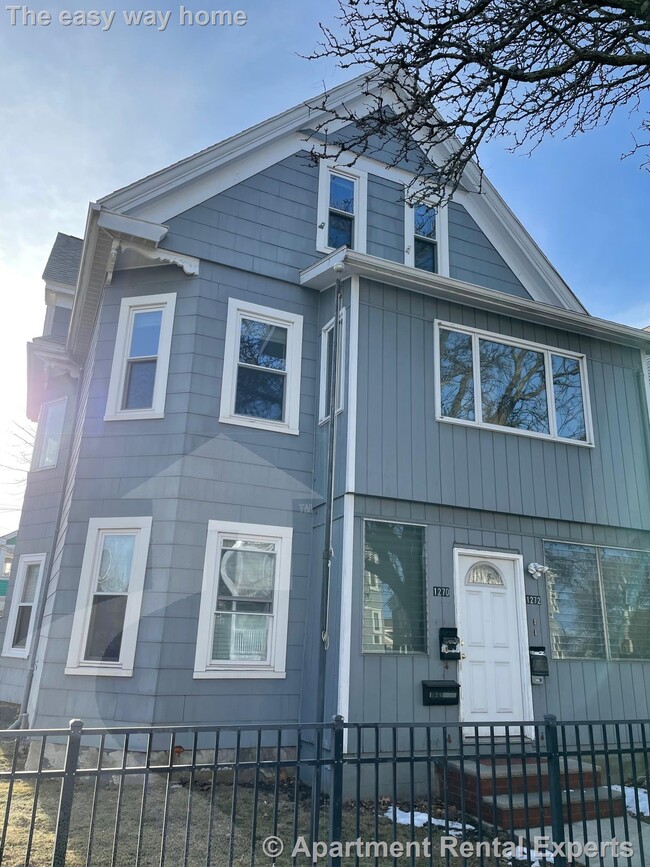 Building Photo - Somerville/Teele Square 2 Bedroom