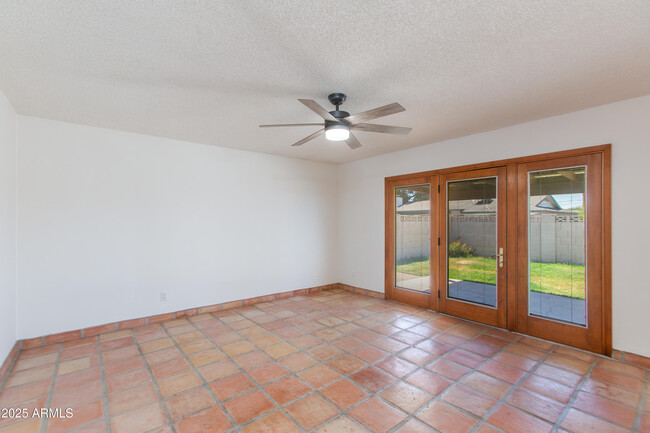 Building Photo - 1119 E Balboa Dr