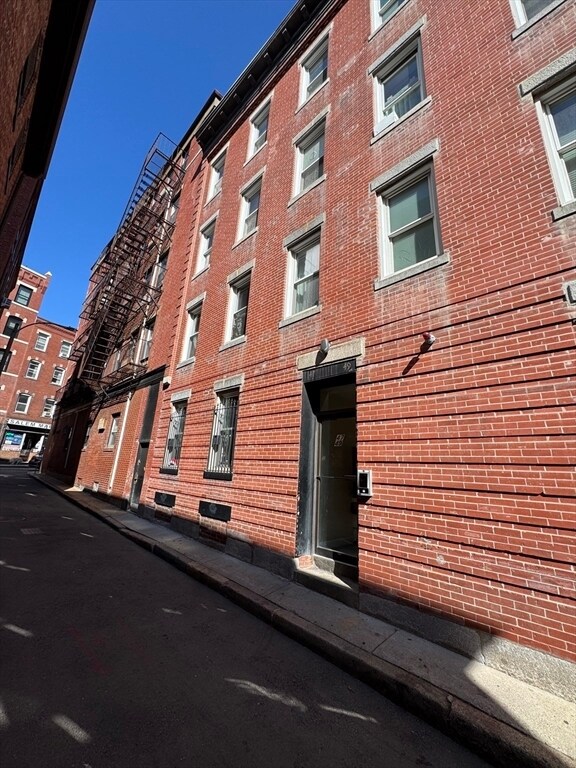 Building Photo - 47 Tileston St