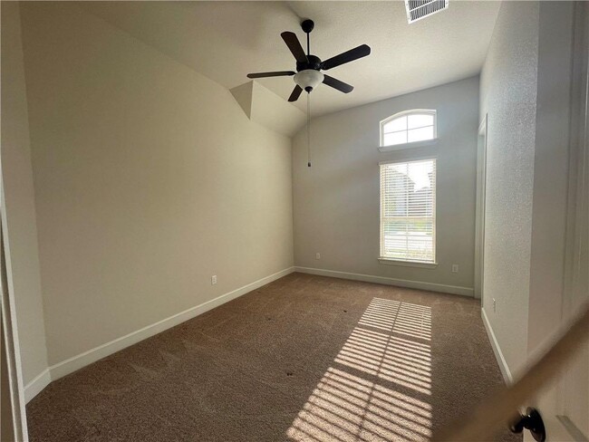 Building Photo - 932 Hezekiah Ln