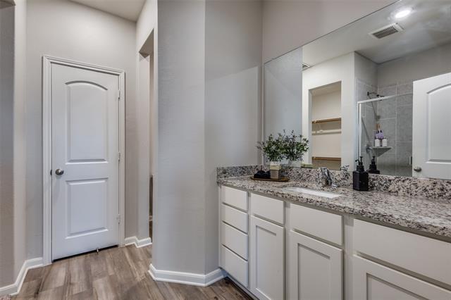 Building Photo - 304 Aceves Ct