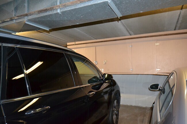 Building Photo - Bankers Hill – 2 BD, 2.5 BA! Two Assigned ...