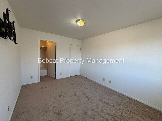 Building Photo - 136 Dayton Village Pkwy