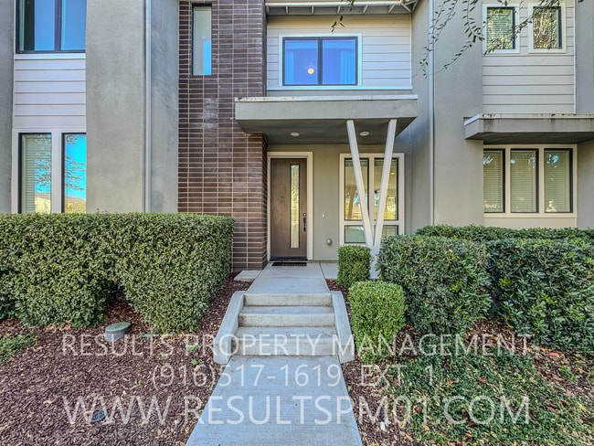 Building Photo - Beautiful 4 Bedroom Home in McKinley Villa...