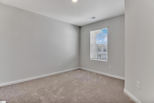 Building Photo - 3040 Willow Rd