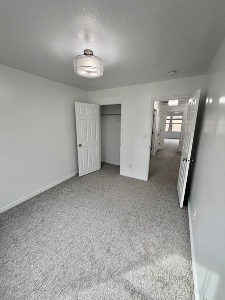 Building Photo - 1721 Willow Way