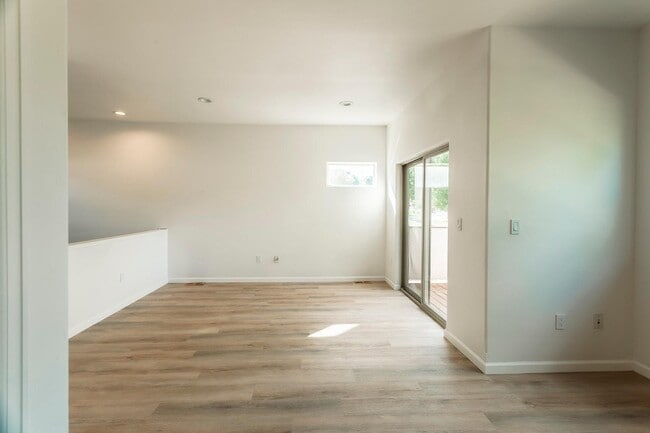 Building Photo - 94 Castle Ridge Dr
