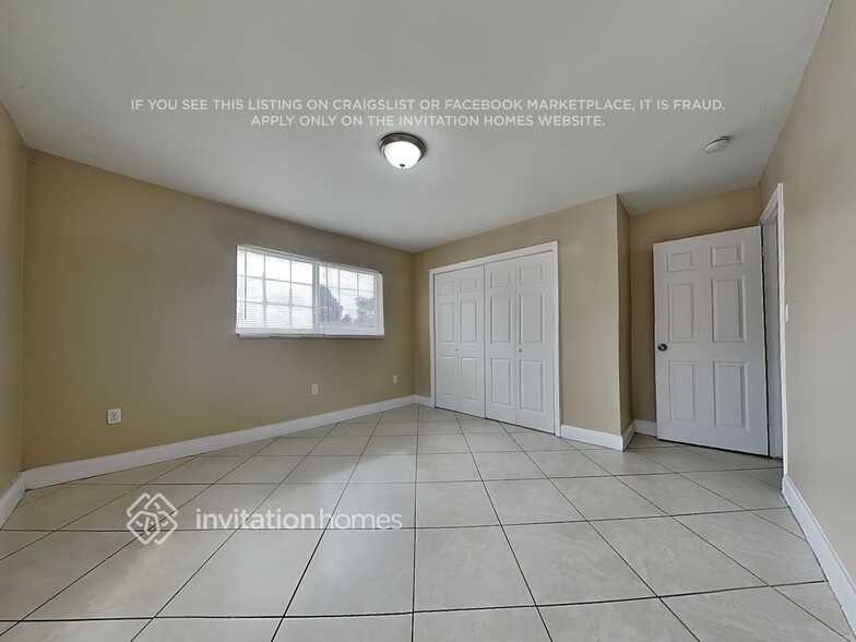 Building Photo - 7041 SW 27th St