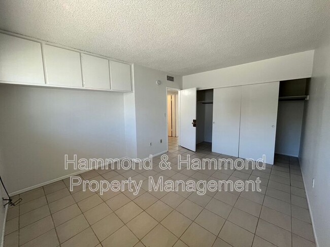 Building Photo - 7924 Laurel Canyon Blvd