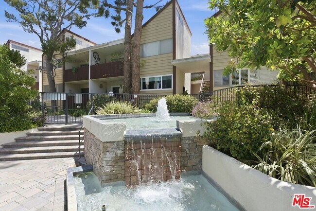 Building Photo - 5900 Canterbury Dr