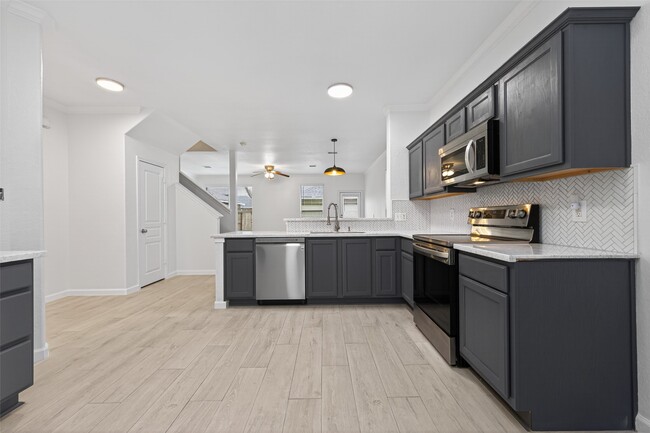 Building Photo - 16827 Libson Falls Dr