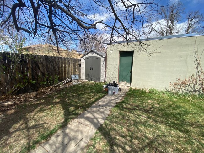 Building Photo - Awesome 2 bedroom Bungalow in Cory-Merill ...