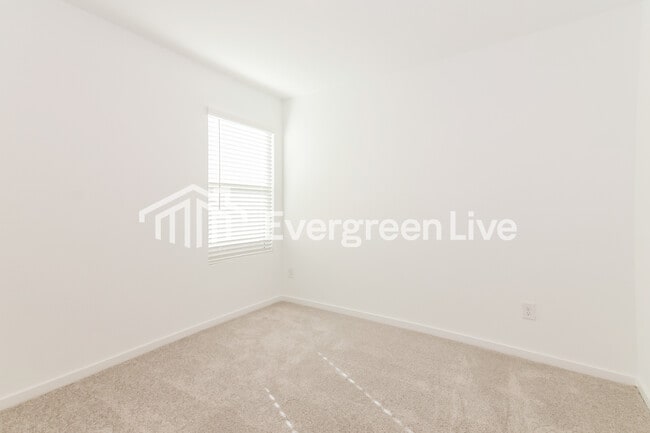 Building Photo - 2012 Sulky Ln