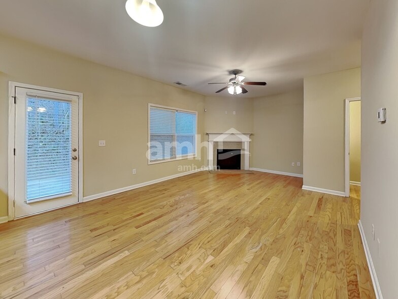 Building Photo - 507 Round Rock Trl