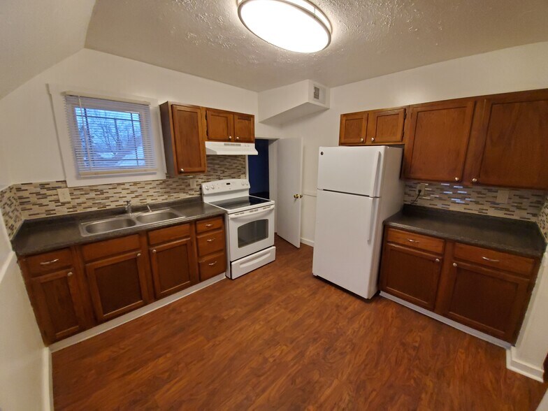 Kitchen - 4024 Niles Rd