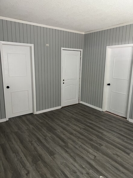 Building Photo - 4656 DuPont Ave N