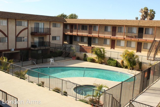 Building Photo - 14030 Chadron Ave