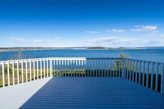 Building Photo - Three Bedroom, Two Bath Waterview