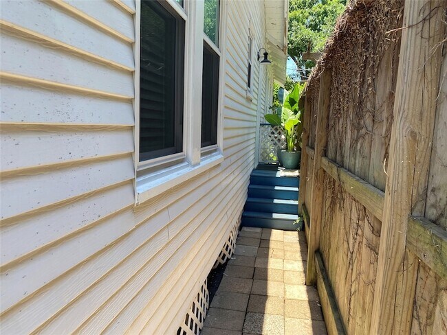 Building Photo - 127 Payne St