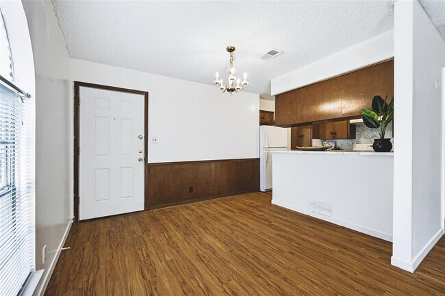 Building Photo - 4713 Sagebrush Trail
