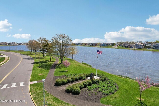 Building Photo - 1850 Fernwood Rd