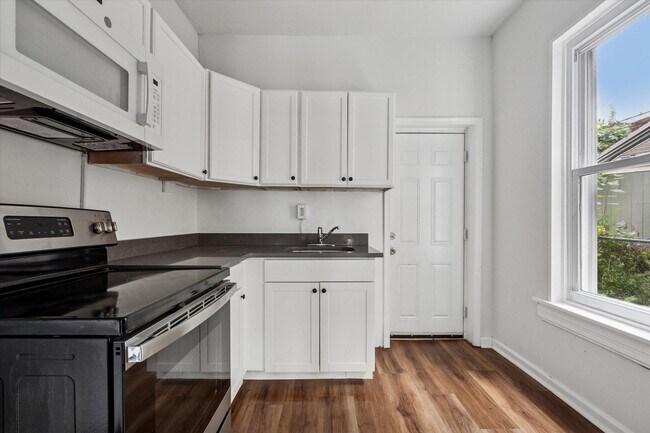 Building Photo - 3 Bedroom House Germantown- Rent Ready!