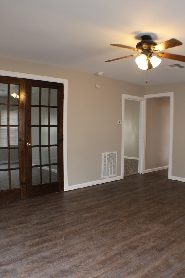 Building Photo - Adorable Small Broken Arrow Home, Close to the Rose District!