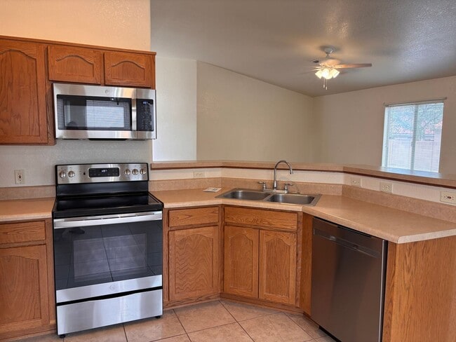 Building Photo - 3524 Plaza De Lanza