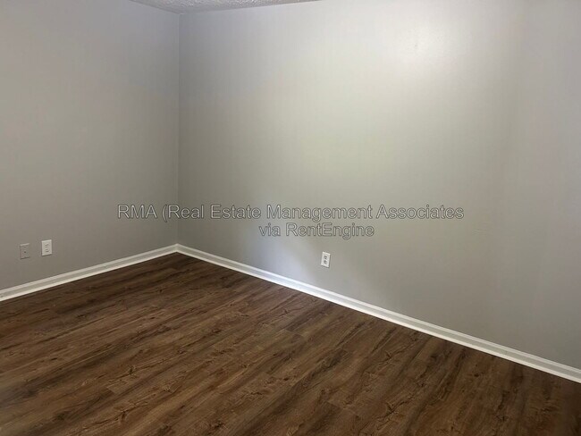 Building Photo - 102 Hill Pine Trail
