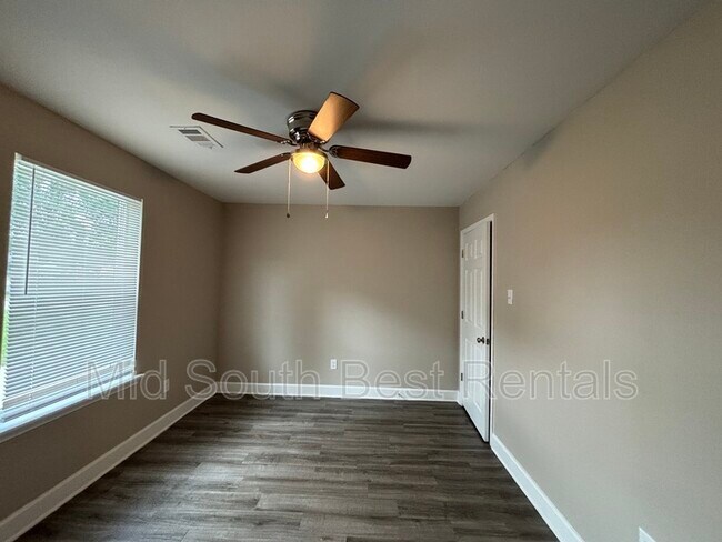 Building Photo - 610 Gordon St