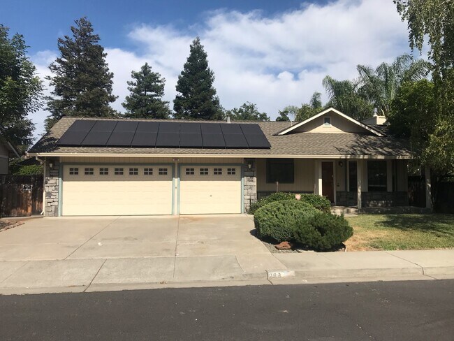 Building Photo - Great Single Story with Solar!