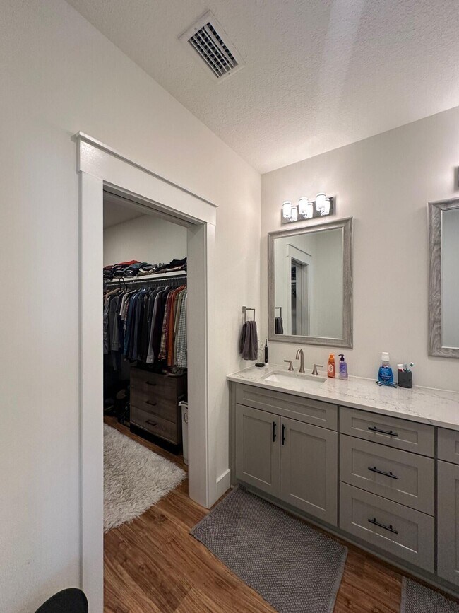 Building Photo - 4819 Whitewood Rd