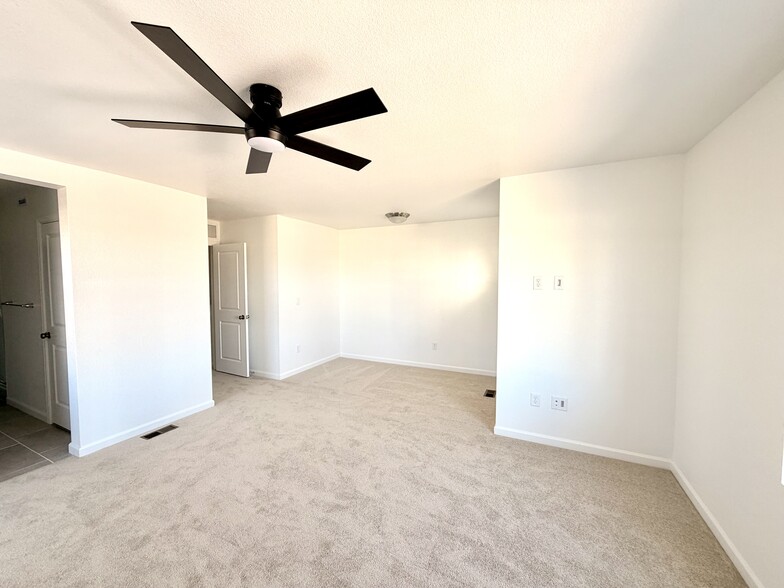 Building Photo - 6761 E 148th Dr