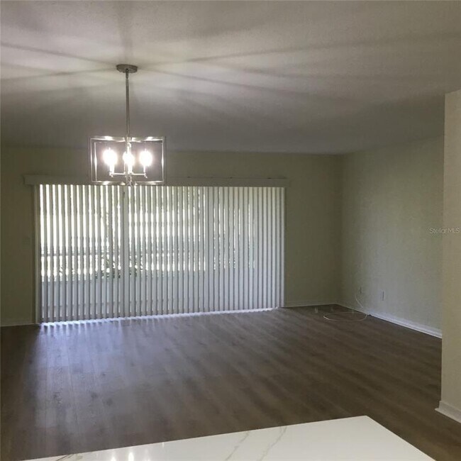 Building Photo - 44 Country Club Dr