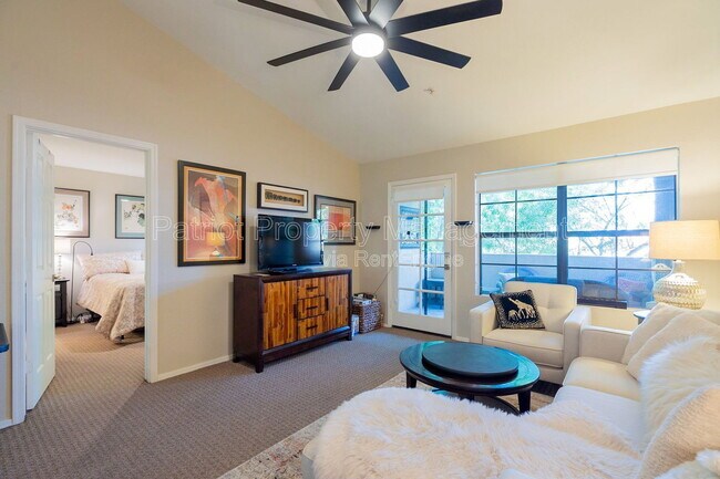 Building Photo - 6885 E Cochise Rd