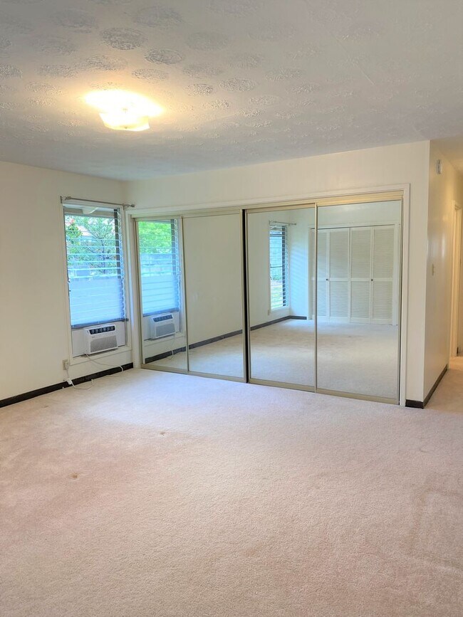 Building Photo - Manoa - Upgraded 3 Bedroom, 3 Bath Single Family Home with Enclosed Garage
