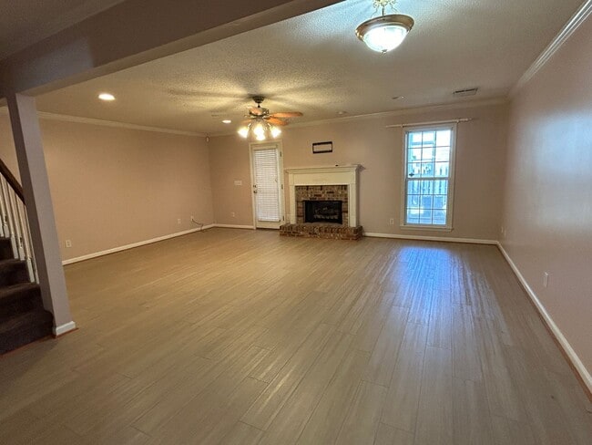 Building Photo - 273 Ivy Pl