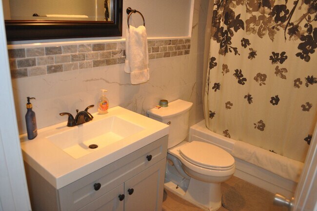 Building Photo - LEMON GROVE 3BR/2BA SINGLE FAMILY DETACHED...
