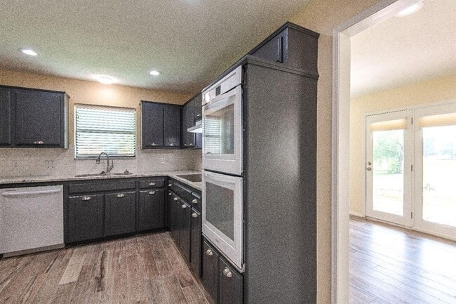 Building Photo - 613 Doe Trail