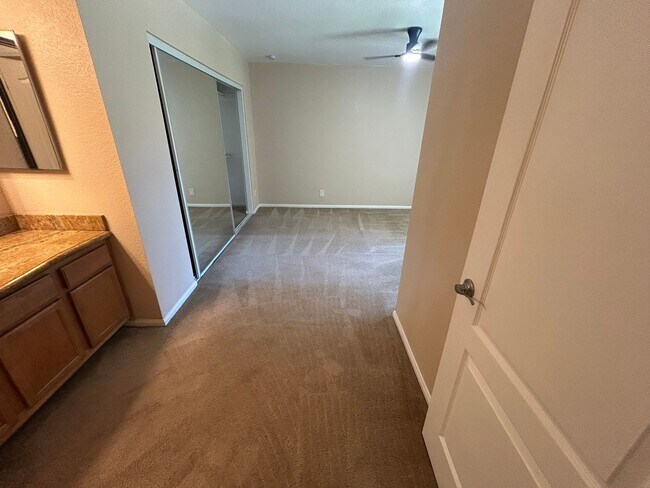 Building Photo - 615 Fredricks Ave