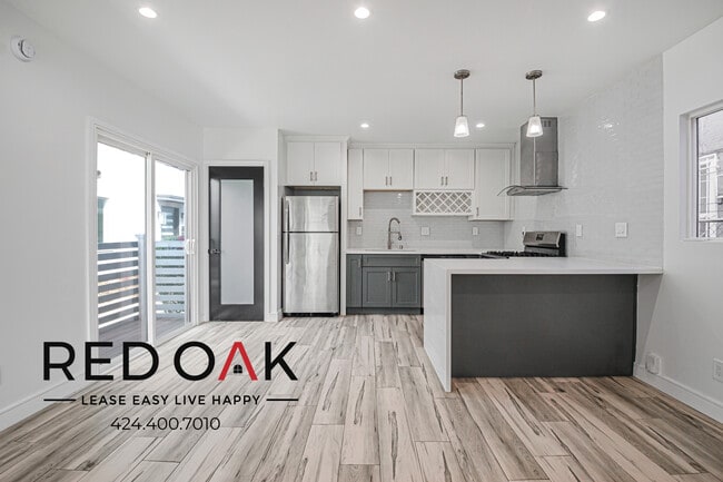 Building Photo - 836 Van Ness Ave