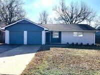 Building Photo - 2114 Allenhurst St