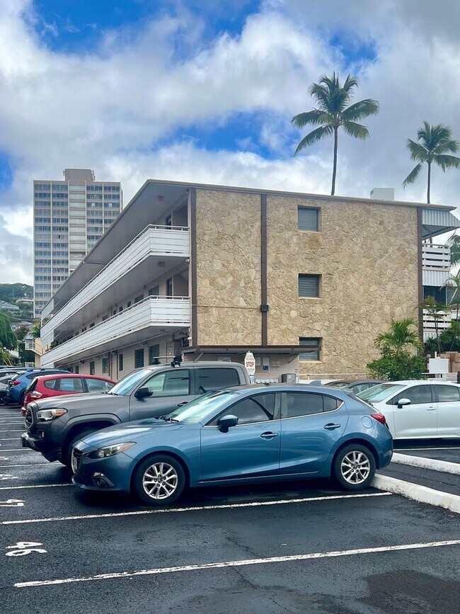 Building Photo - Charming & Breezy 1-Bedroom 1-Bath Hawaiiana Retreat