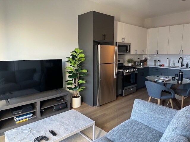 Building Photo - 3204 N Clifton Ave