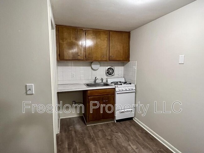 Building Photo - 353 Main St