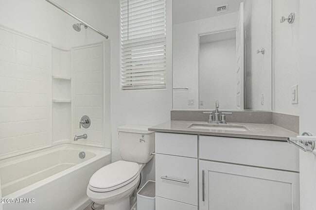 Building Photo - Newer Built 3 Bedroom/2 Bath Single Level Home in Queen Creek! Community Pool, Splash Pad, Lakes ...