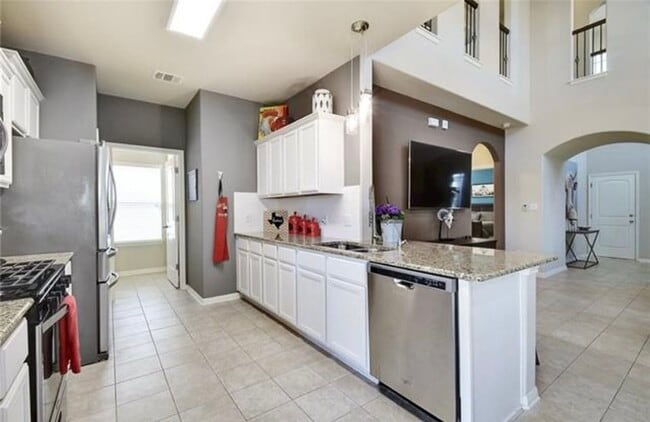 Building Photo - 129 Fort Griffin Dr
