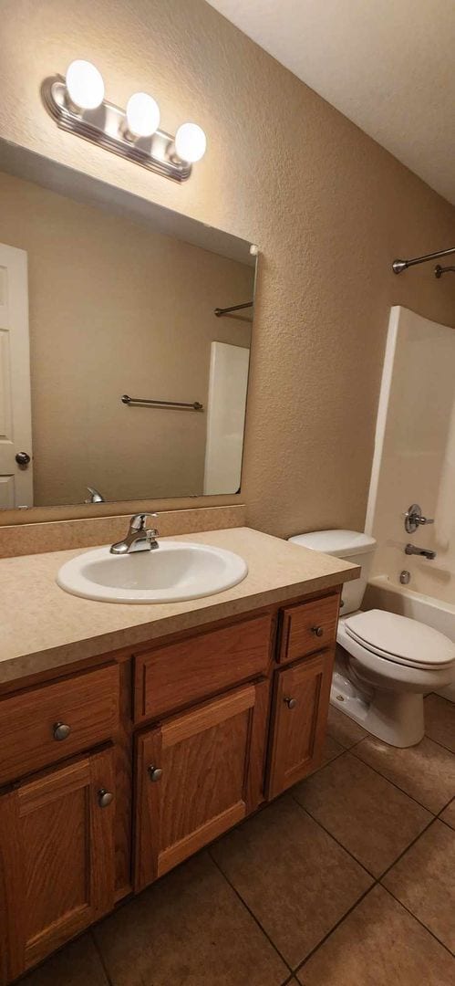 Building Photo - Spacious Town House for Rent