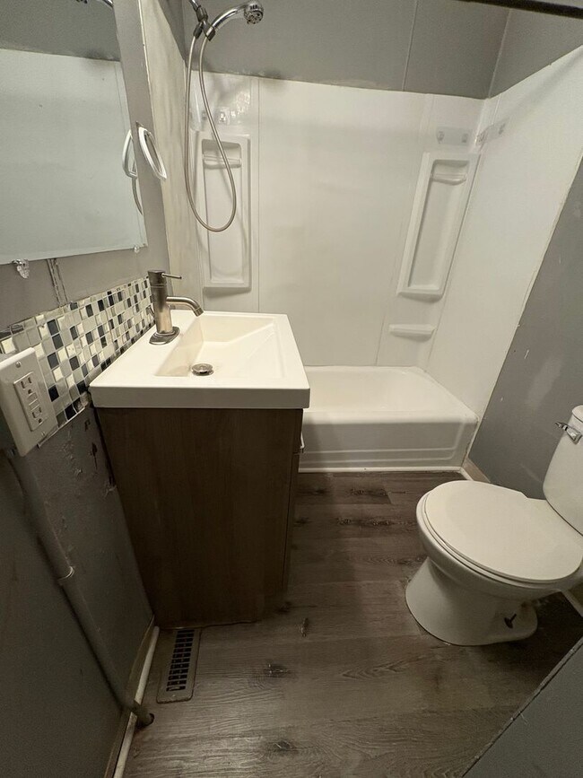 Building Photo - 1701 Onalaska Ave